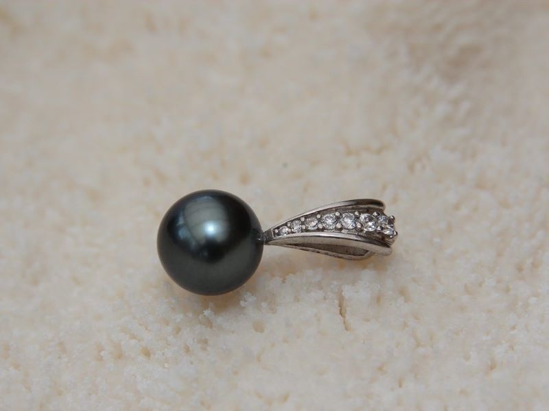 pendentif_argent_perle_noire_beliere_zirconiums_2.jpg