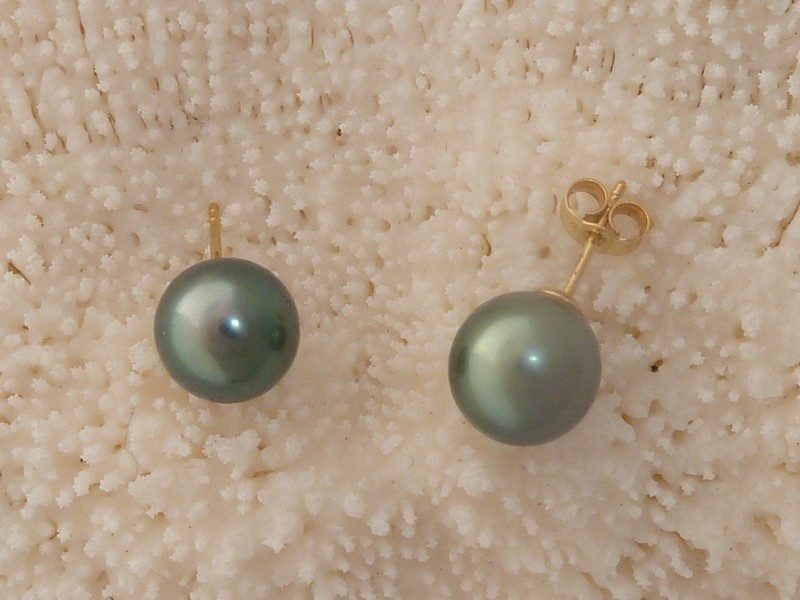 boucle_oreille_perle_noire_or_clous_or_2.jpg