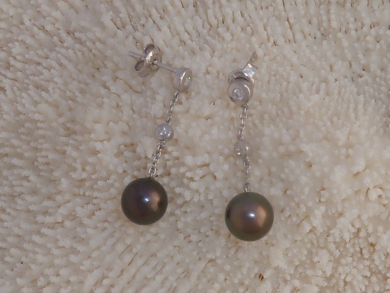 boucles_doreilles_en_argent_rhodie_et_perles_de_tahiti_pinaki_2.jpg